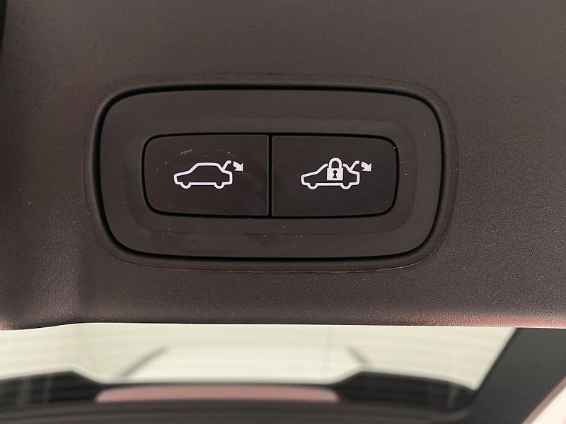 Volvo V90 T6 AWD RECHARGE DARK PLUS - fotka 32 z 58