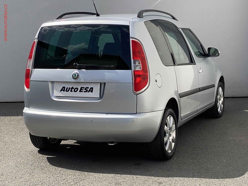 Škoda Roomster (2011) 1.6 TDi, ČR, Style, park. - fotka 4 z 14