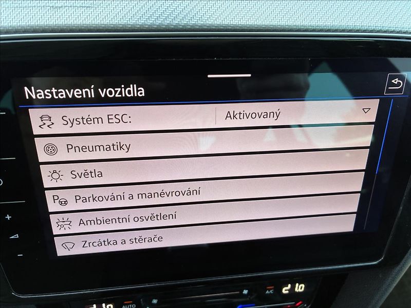Volkswagen Passat 2,0 R-LINE,TAŽNÉ,KAMERA - fotka 29 z 32