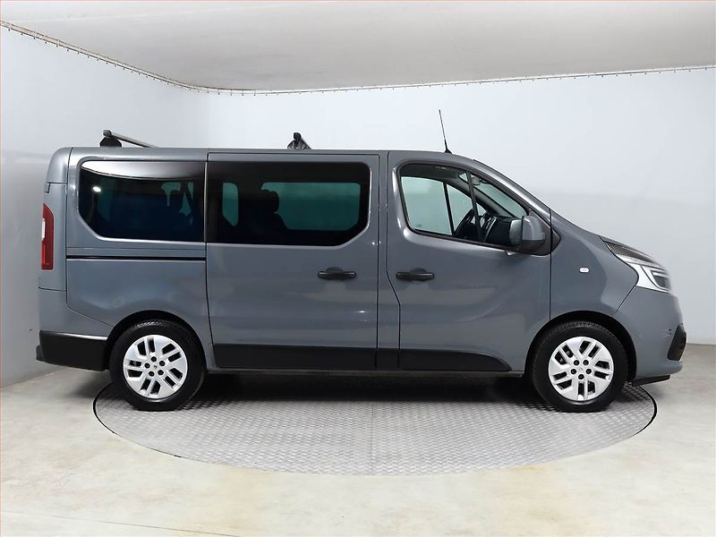 Renault Trafic (2020) 2.0 dCi, Bus, 9Míst, ČR, 1Maj - fotka 6 z 16