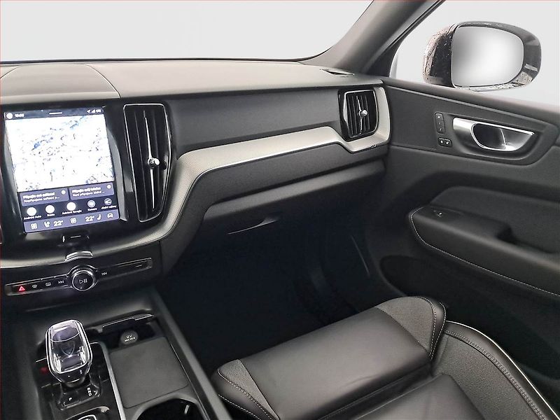 Volvo XC60 (2023) B4 AWD - fotka 8 z 32