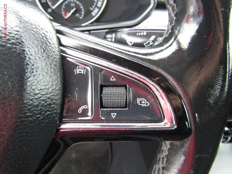 Škoda Superb (2018) 2.0 TDi, Active - fotka 13 z 17