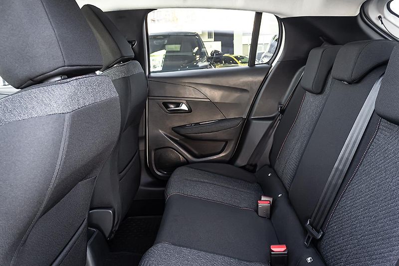 Peugeot 208 (2026) 1,2 Hybrid 110 e-DCS6  STYLE - fotka 13 z 13