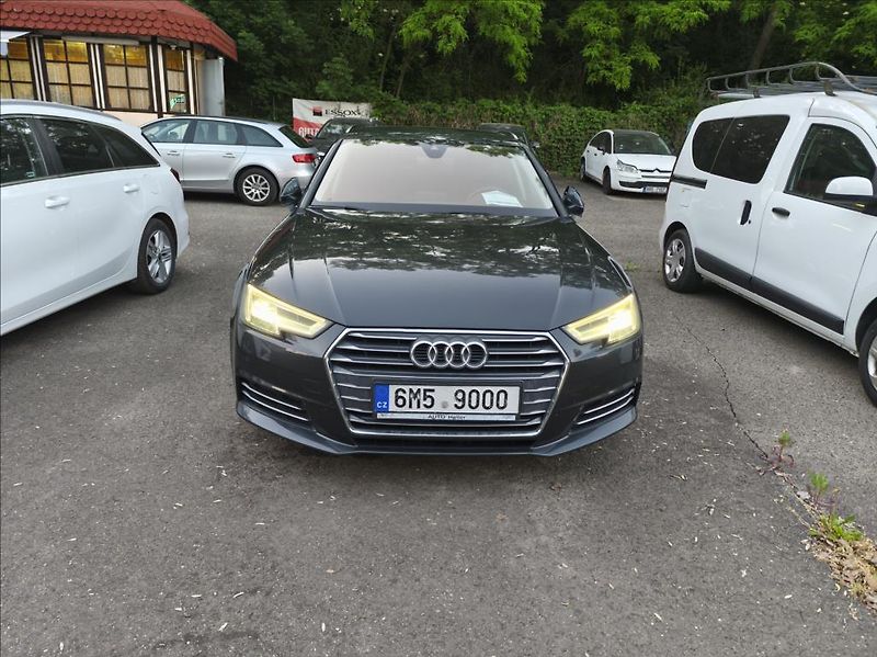 Audi A4 Avant 2,0   Sport - fotka 5 z 15