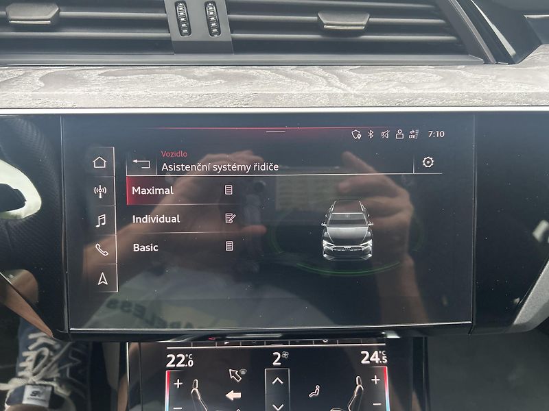 Audi e-tron 55 QUATTRO 300kw S LINE SOH96% - fotka 31 z 47