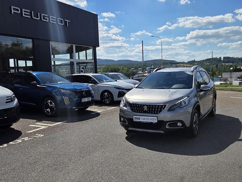 Peugeot 2008 (2018) 1.2 PT 110 ALLURE MAN5 - fotka 1 z 28