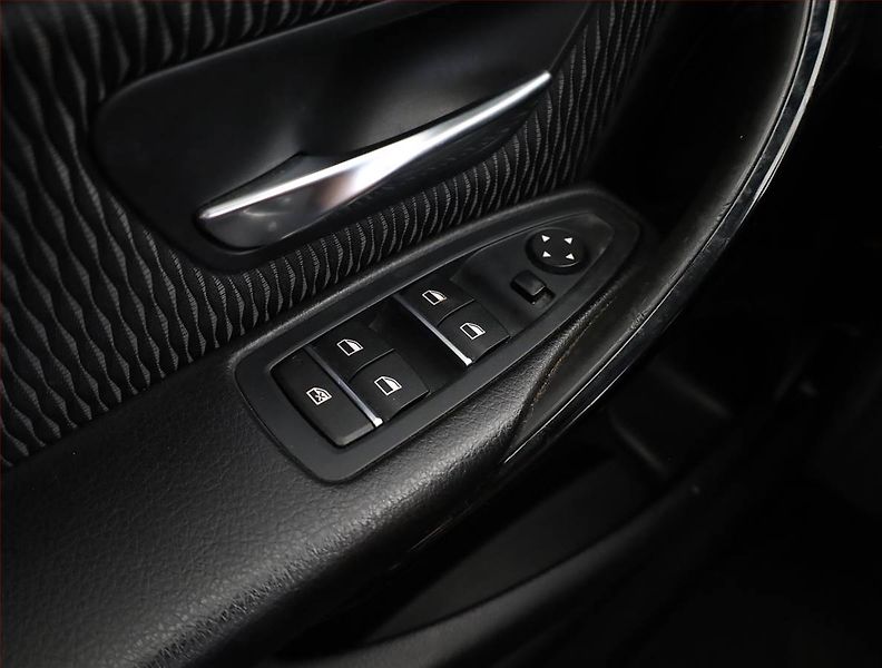 BMW Řada 3 (2017) 318 d, Automat, Serv.kniha - fotka 17 z 19