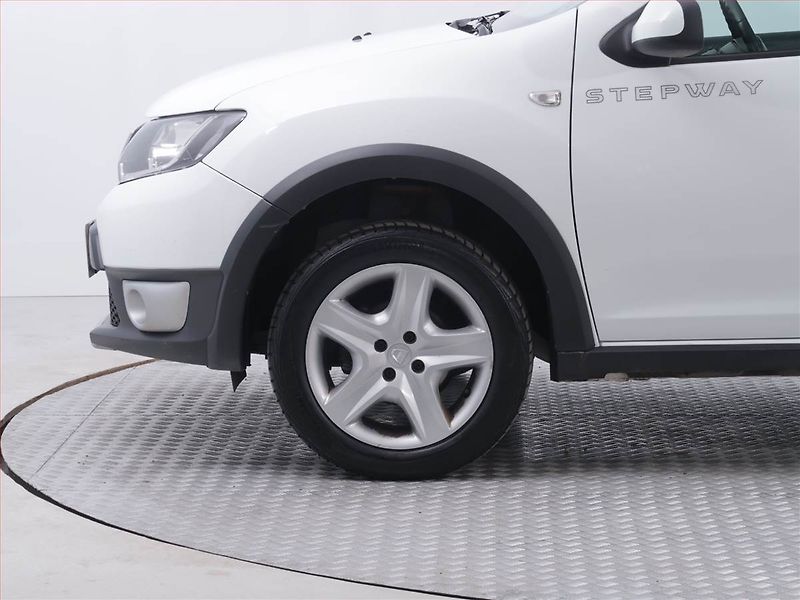 Dacia Sandero (2016) Stepway 0.9 TCe, ČR,1.maj - fotka 14 z 16