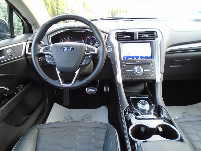 Ford Mondeo 2,0Tdci 140kW Vignale 8AT Navi - fotka 15 z 50