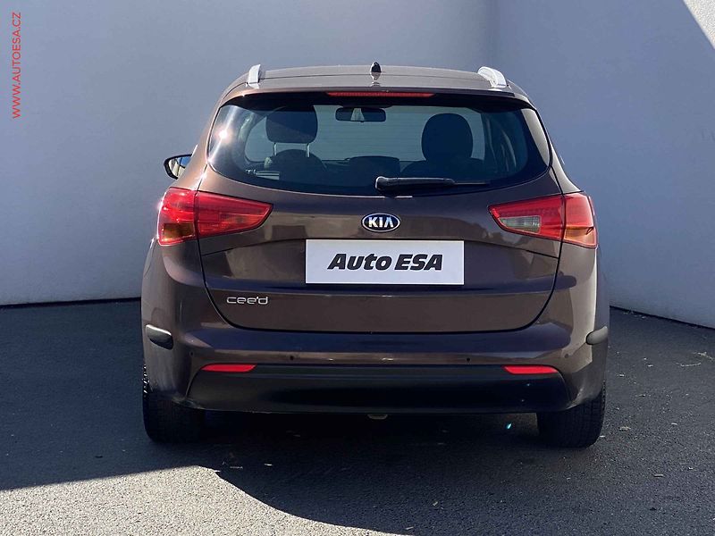 Kia Ceed (2013) 1.4i, 2.maj,ČR, servis.kniha - fotka 5 z 15