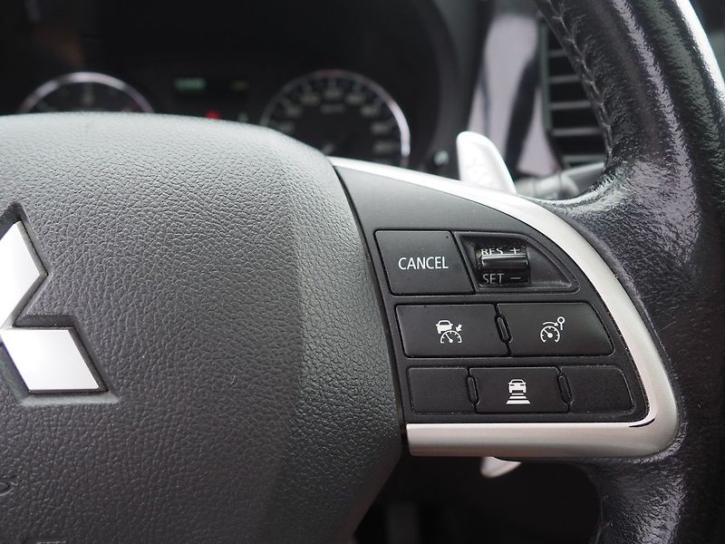 Mitsubishi Outlander (2014) 2.2 D-ID AT Instyle, AWD, 7m - fotka 27 z 41