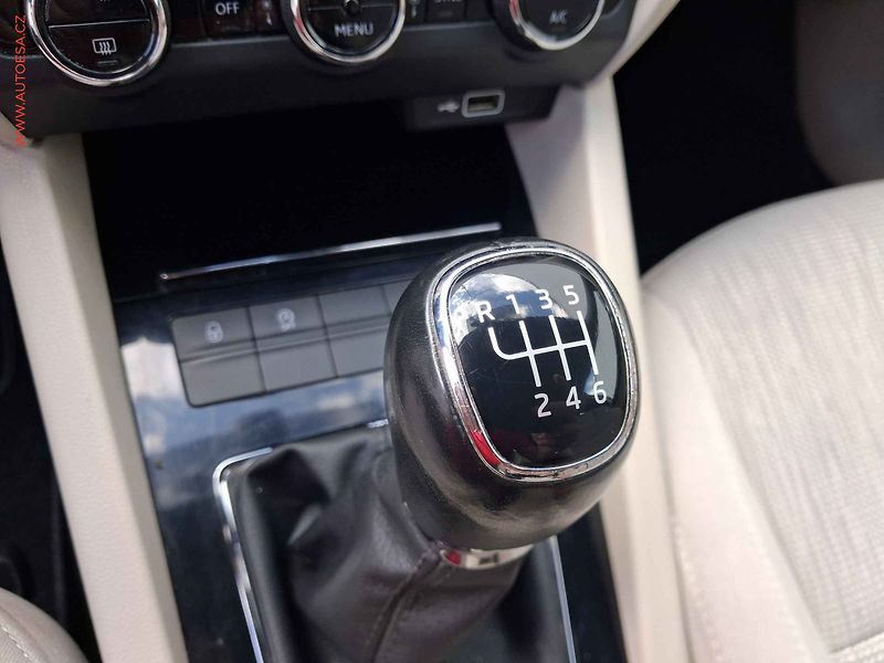 Škoda Octavia (2020) 2.0 TDi, ČR, Style, LED, navi - fotka 14 z 19