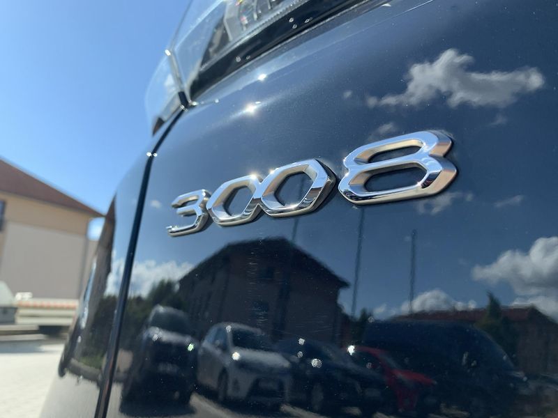 Peugeot 3008 ALLURE PACK 1.6 PHEV 165kW AT8 - fotka 26 z 33