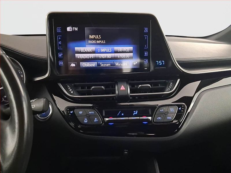 Toyota C-HR (2018) 1.8 Hybrid, Automat - fotka 12 z 25