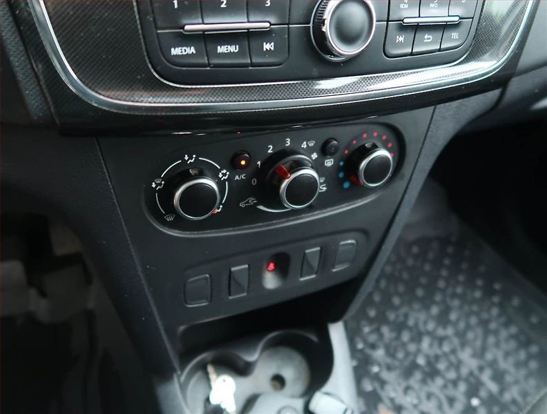 Dacia Sandero (2019) 1.0 SCe, ČR,1.maj - fotka 15 z 15