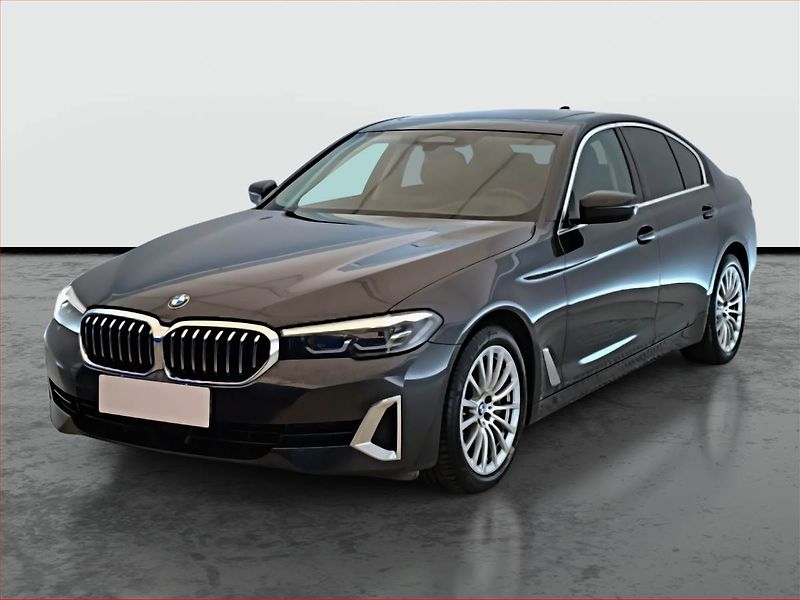 BMW Řada 5 (2023) 530d xDrive - fotka 2 z 16