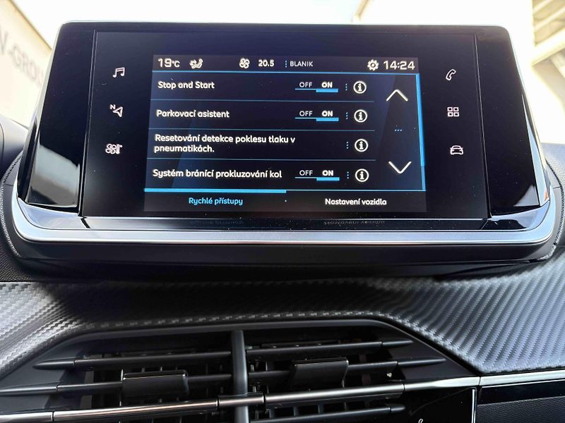 Peugeot 2008 (2023) AllurePack 1.2 PureTech EAT8 - fotka 26 z 37