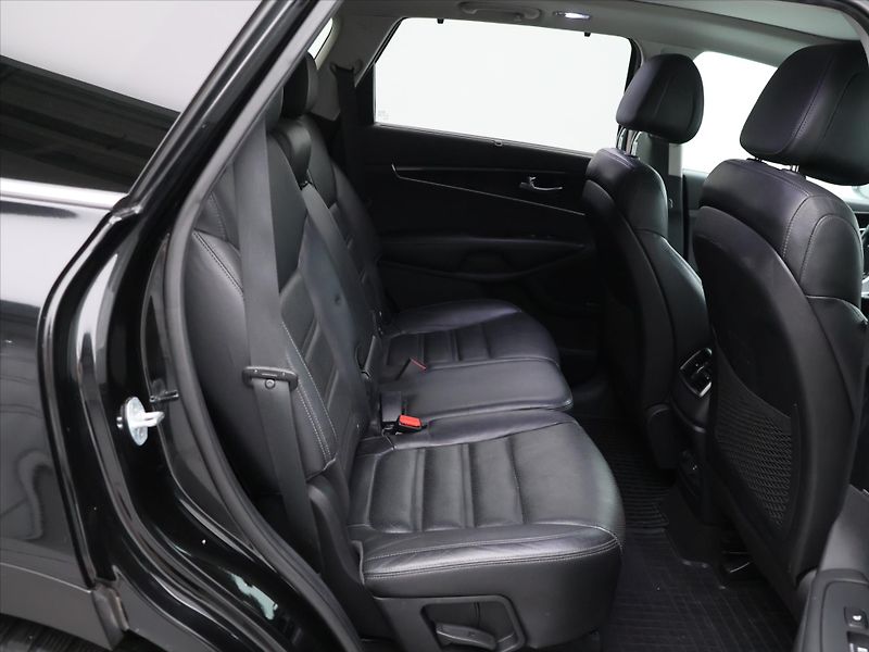 Kia Sorento 2.2 CRDI 147kW Exclusive 4x4 - fotka 14 z 33