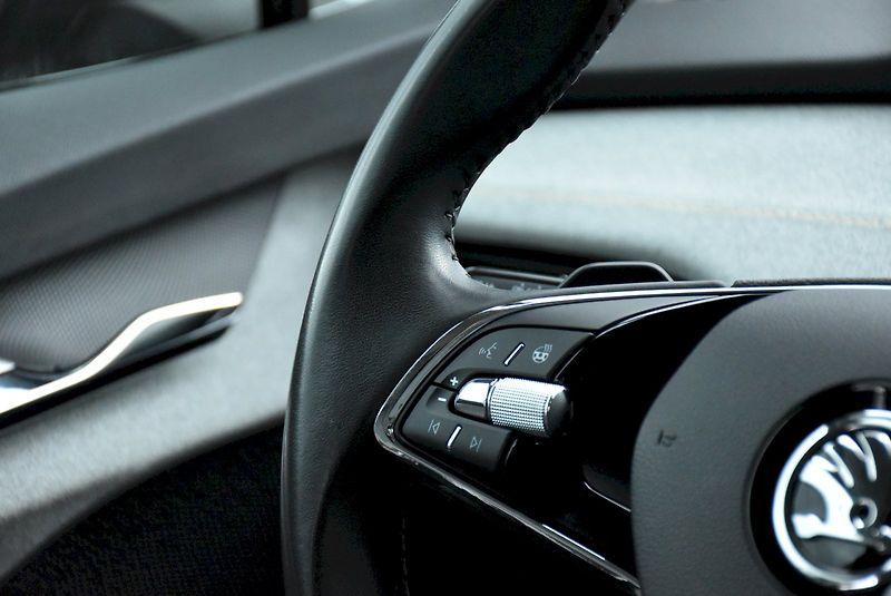 Škoda Enyaq (2021) 80  82 kWh  1  50 kW      1° p - fotka 19 z 24