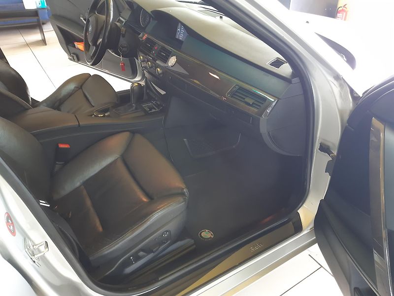BMW Řada 5 3.0 d XDRIVE 170KW Combi - fotka 21 z 23