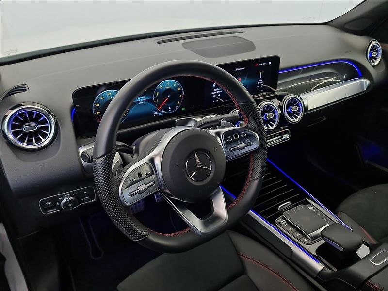 Mercedes-Benz GLB 200 4MATIC AMG Line - fotka 9 z 22