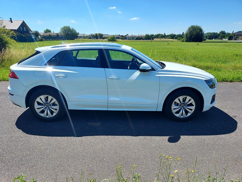 Audi Q8 (2023) 55 TFSI quattro 3.0 / 250 kW - fotka 6 z 22