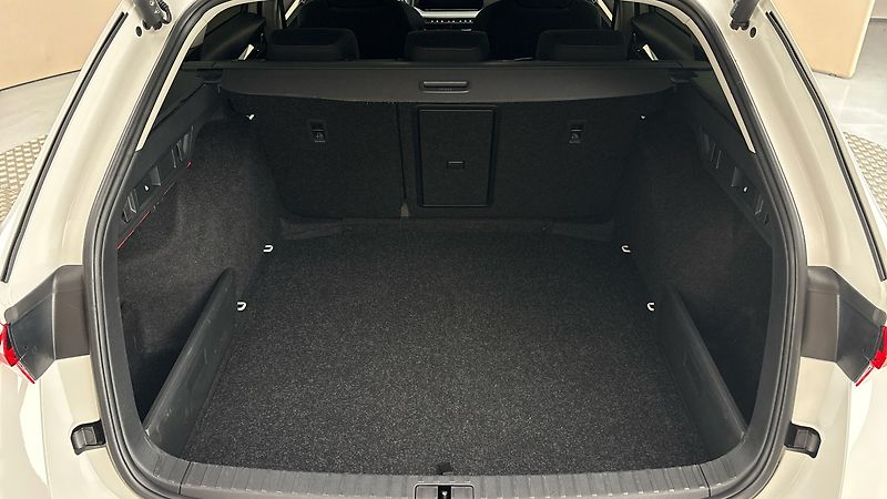 Škoda Octavia 2.0 TDI DSG 4x4 Scout Combi - fotka 17 z 27
