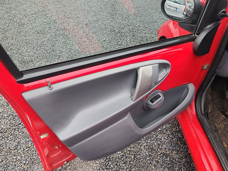 Toyota Aygo 1.0  - fotka 8 z 20