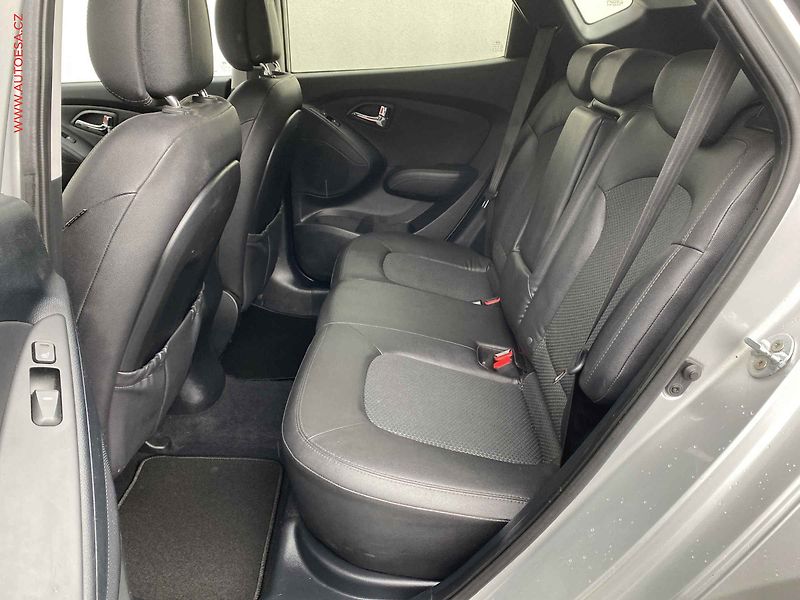 Hyundai ix35 (2013) 1.6 GDi, ČR, AC, tempo, park - fotka 10 z 16