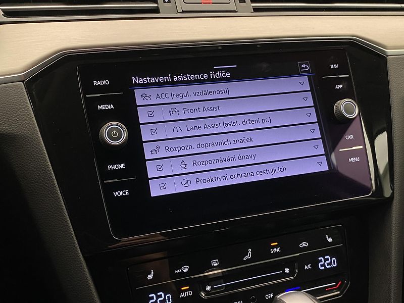 Volkswagen Passat VARIANT 2.0TDI DSG R-LINE CZ - fotka 52 z 55