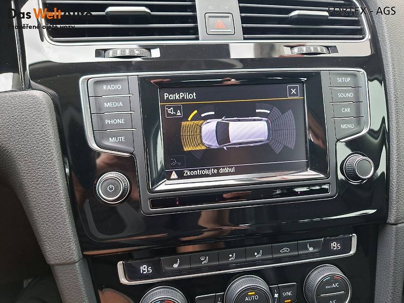 Volkswagen Golf (2014) Variant, 2.0 TDI,110kW,4Motion - fotka 18 z 29