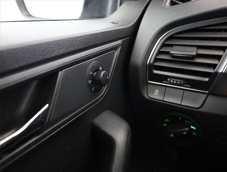 Škoda Fabia (2015) Ambition 1.2 TSI - fotka 14 z 19