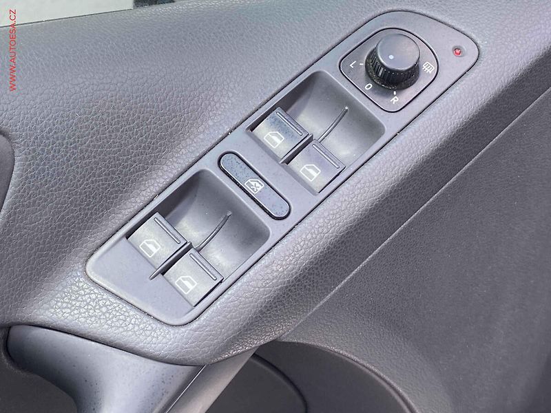Volkswagen Tiguan (2010) 2.0 TDi 4x4, ČR, R-Line, DSG - fotka 11 z 18