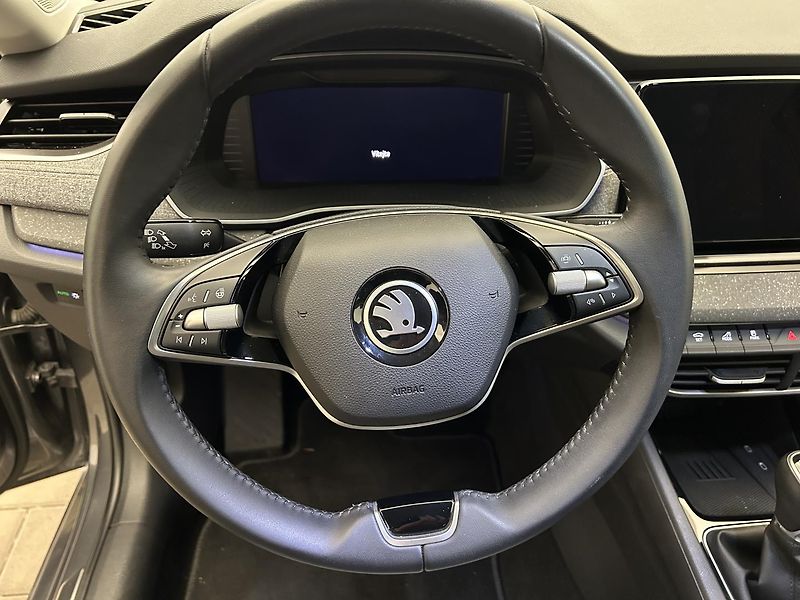 Škoda Octavia 1.5 TSI Top selection - fotka 8 z 25