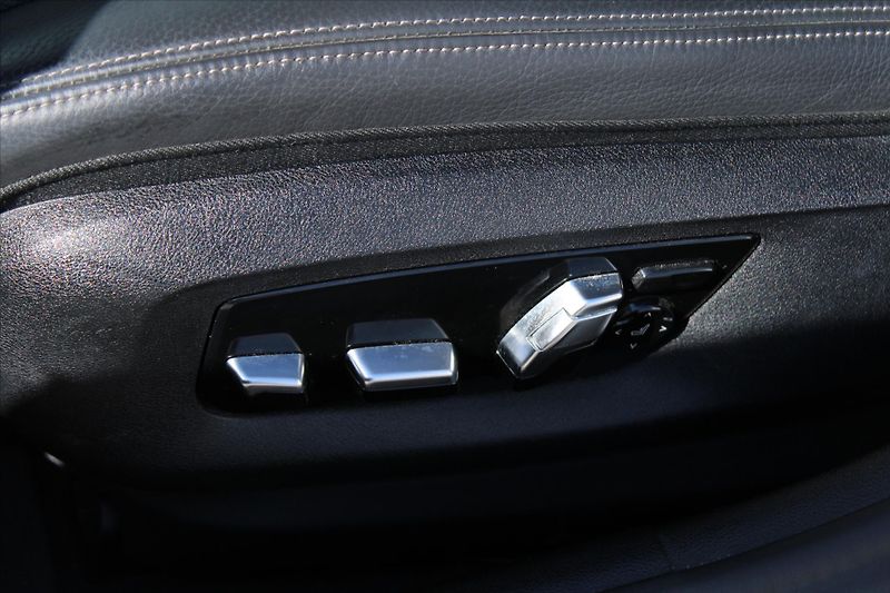 BMW Řada 5 520d xDrive 140kW M PAKET NAVI - fotka 28 z 32