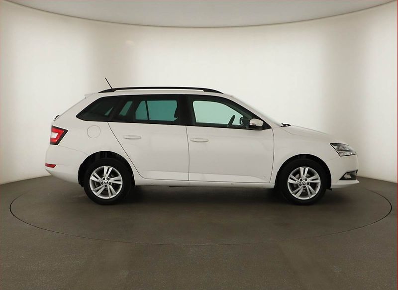 Škoda Fabia (2022) Ambition 1.0 TSI, ČR,1.maj - fotka 6 z 13