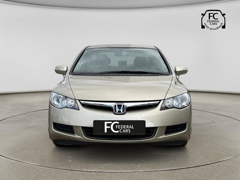 Honda Civic 8. gen 1.8 LS - fotka 8 z 21