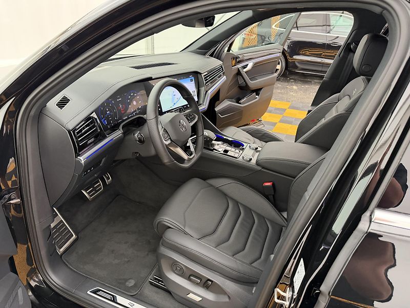 Volkswagen Touareg 3.0Tdi*1-MAJ*DPH*HUD*R-LINE* - fotka 8 z 50