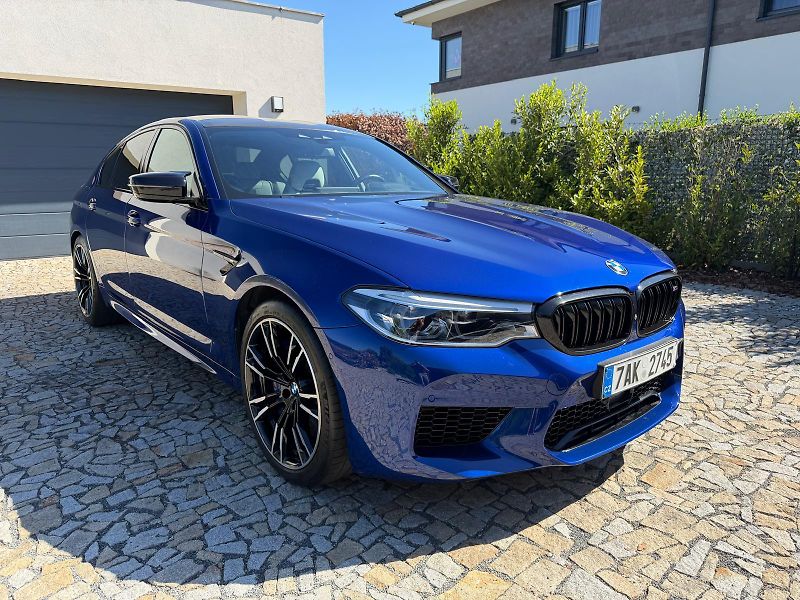 BMW M5 (2018) původ ČR, B&W, Marina Bay Blue - fotka 3 z 18