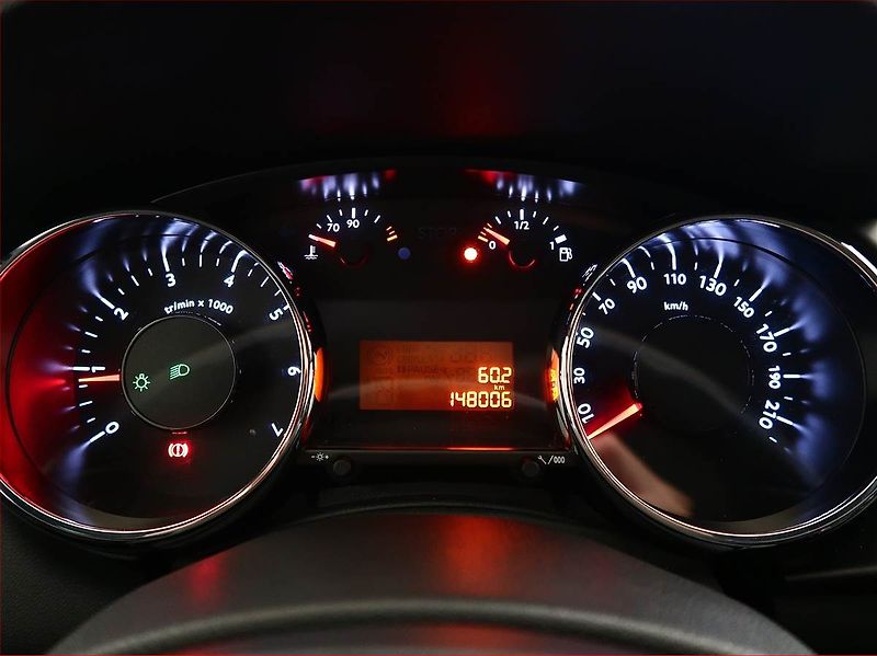 Peugeot 3008 (2016) 1.2 PureTech, Tempomat - fotka 11 z 15