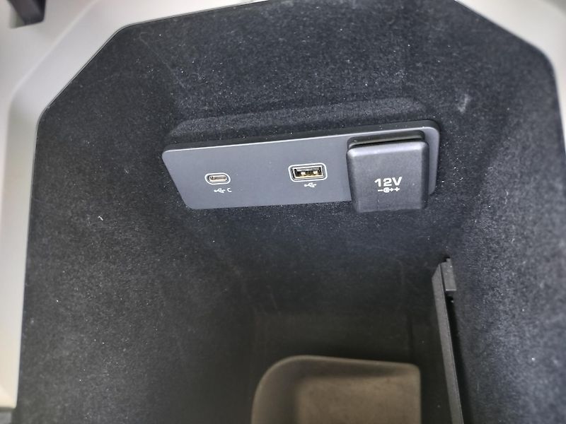 Jaguar I-Pace EV400 AWD HSE, navi, kůže     - fotka 24 z 36