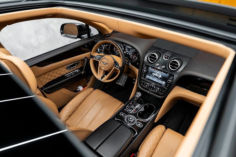Bentley Bentayga - fotka 7 z 21