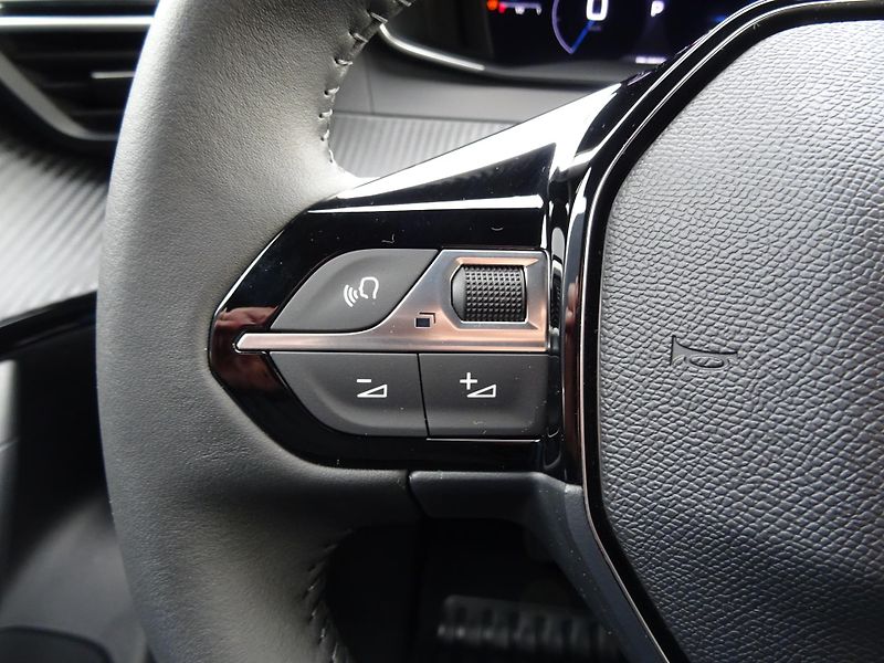 Peugeot 2008 (2026) ALLURE Hybrid 145k e-DCS6 - fotka 22 z 45