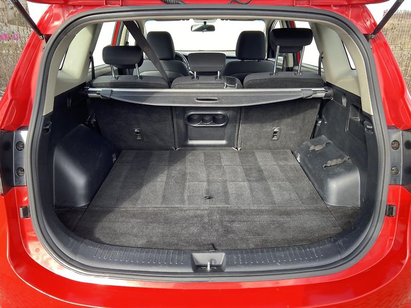 Kia Carens 1.6 GDi 99kW Comfort - fotka 12 z 19