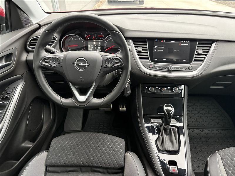 Opel Grandland X 1,2 96KW AUTOMAT CZ 1.MAJ - fotka 10 z 33