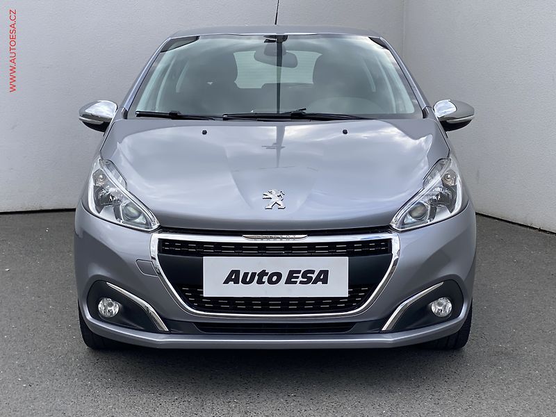 Peugeot 208 (2019) 1.2PT, Allure, navi - fotka 2 z 15