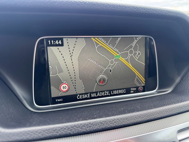 Mercedes-Benz Třídy E (2016) 350 3,0D 4X4 AUTOMAT BLUETEC - fotka 25 z 45