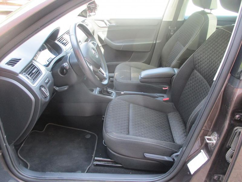 Škoda Rapid 1.6 TDi Edition - fotka 11 z 32