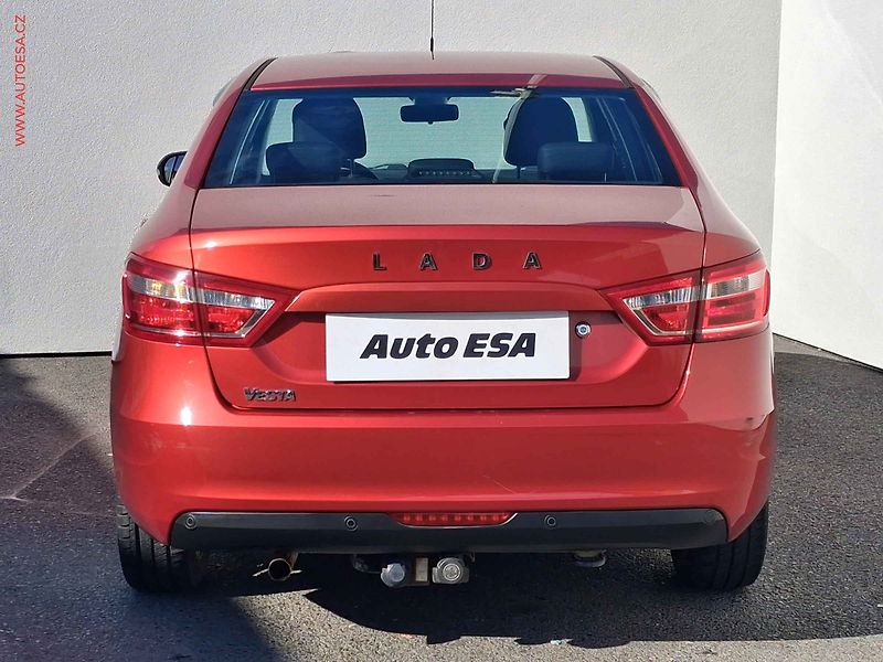 Lada Vesta (2017) 1.6i, 1.maj, AC, TZ, park - fotka 5 z 18
