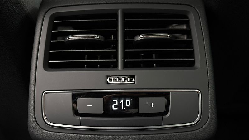 Audi A4 2.0 40TDI S Tronic Quattro - fotka 23 z 29